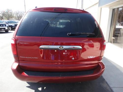 Chrysler Town and Country 2005 photo 5