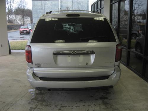 Chrysler Town and Country 2005 photo 4