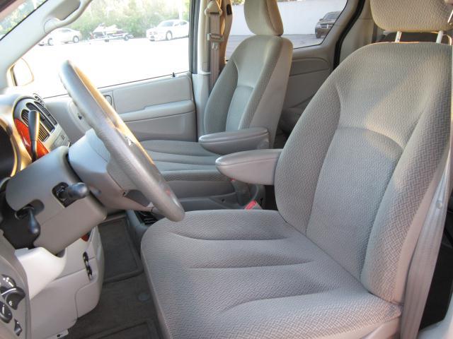 Chrysler Town and Country 2005 photo 5