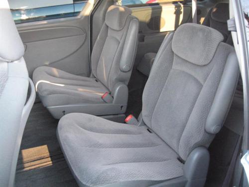 Chrysler Town and Country 2005 photo 1
