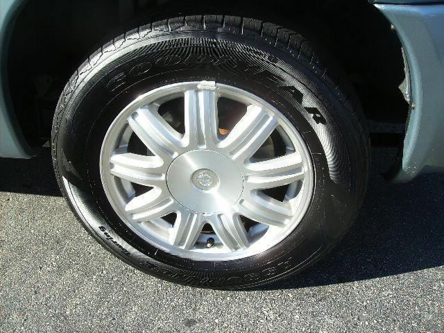 Chrysler Town and Country 2005 photo 1