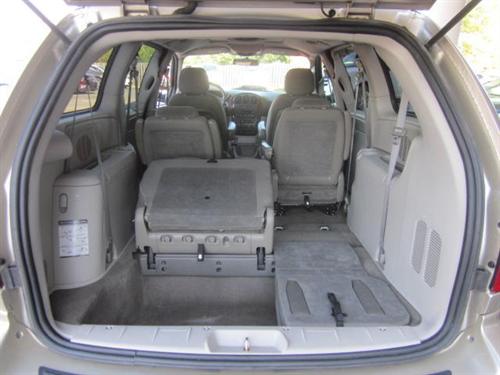 Chrysler Town and Country 2005 photo 5