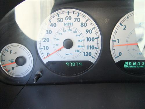 Chrysler Town and Country 2005 photo 2