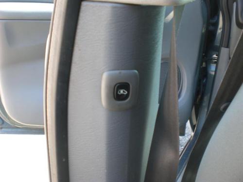 Chrysler Town and Country 2005 photo 1