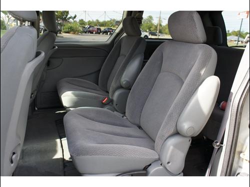 Chrysler Town and Country 2005 photo 3