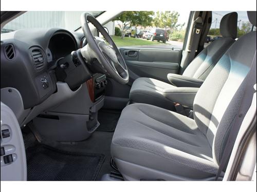 Chrysler Town and Country 2005 photo 5