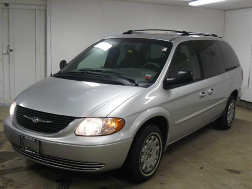 Chrysler Town and Country 2005 photo 1