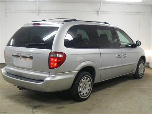 Chrysler Town and Country 2005 photo 3