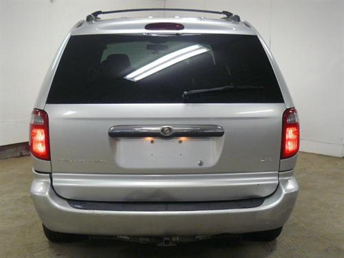 Chrysler Town and Country 2005 photo 4