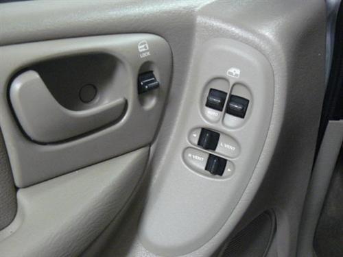 Chrysler Town and Country 2005 photo 5