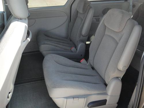 Chrysler Town and Country 2005 photo 3