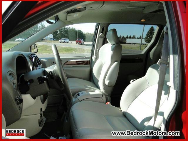 Chrysler Town and Country 2005 photo 4
