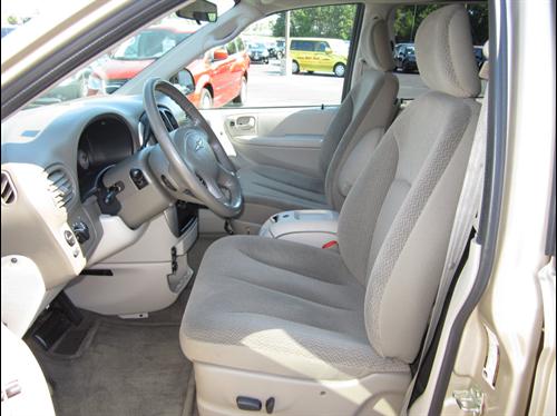 Chrysler Town and Country 2005 photo 1