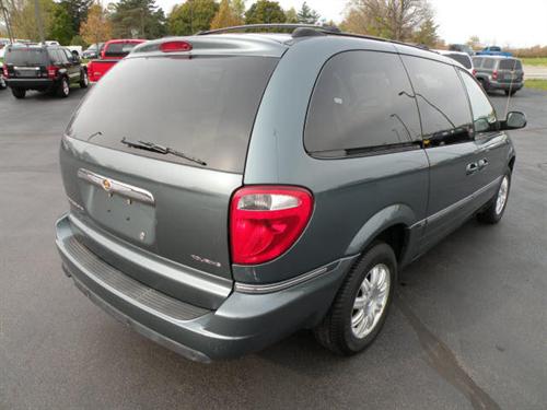 Chrysler Town and Country 2005 photo 4