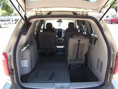 Chrysler Town and Country 2005 photo 4