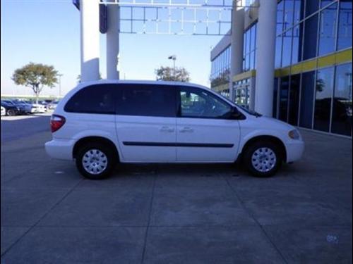 Chrysler Town and Country 2005 photo 3
