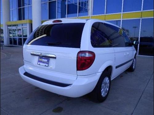 Chrysler Town and Country 2005 photo 4