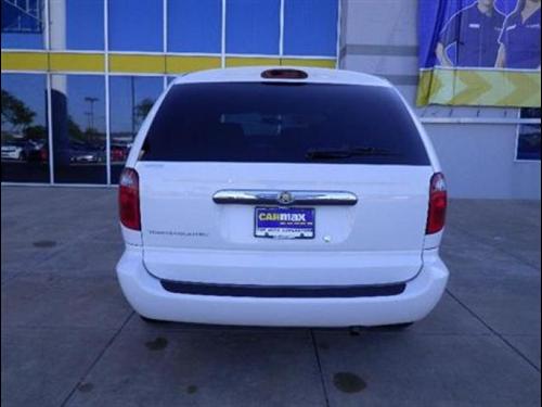 Chrysler Town and Country 2005 photo 5