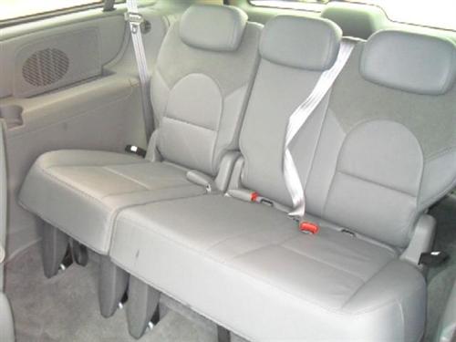 Chrysler Town and Country 2005 photo 3