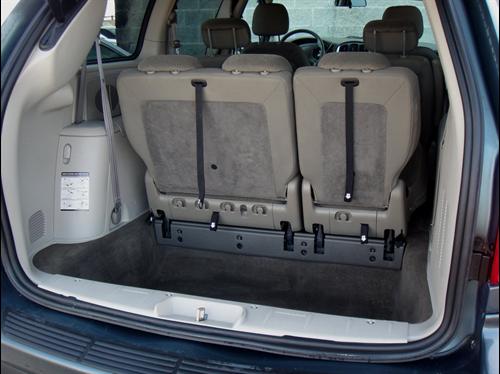 Chrysler Town and Country 2005 photo 4