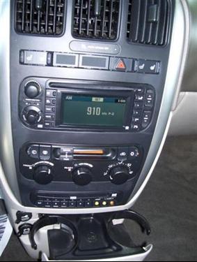 Chrysler Town and Country 2005 photo 5