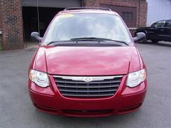 Chrysler Town and Country 2005 photo 1