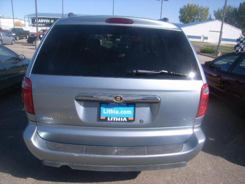 Chrysler Town and Country 2005 photo 3