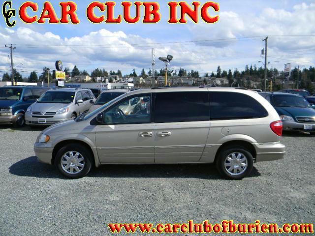 Chrysler Town and Country 2005 photo 1
