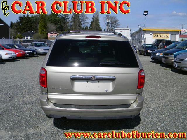 Chrysler Town and Country 2005 photo 3