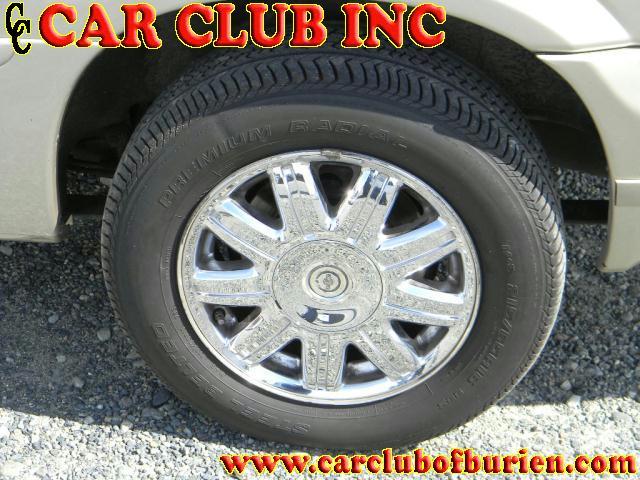 Chrysler Town and Country 2005 photo 4