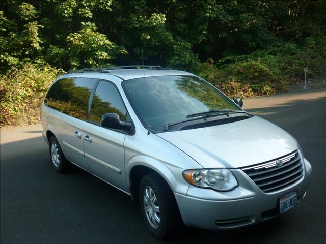 Chrysler Town and Country 3.5 MiniVan