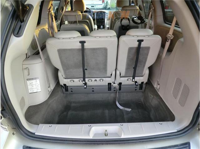 Chrysler Town and Country 2005 photo 4