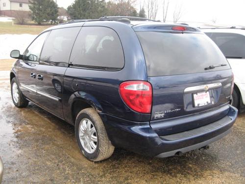 Chrysler Town and Country 2005 photo 3