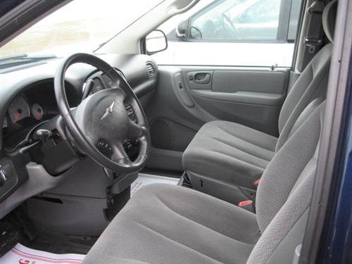 Chrysler Town and Country 2005 photo 4