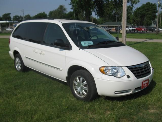 Chrysler Town and Country 2005 photo 4