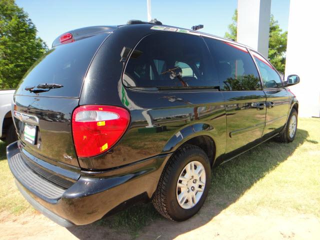 Chrysler Town and Country 2005 photo 1