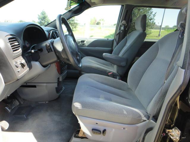 Chrysler Town and Country 2005 photo 3
