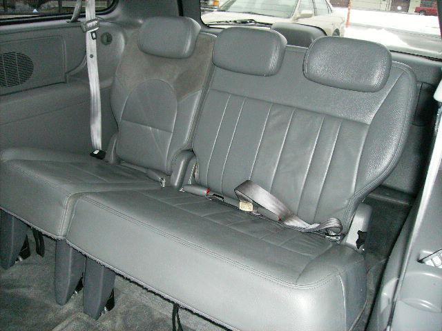 Chrysler Town and Country 2005 photo 4