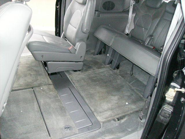 Chrysler Town and Country 2005 photo 5