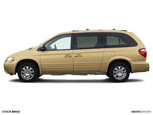 Chrysler Town and Country 2005 photo 1