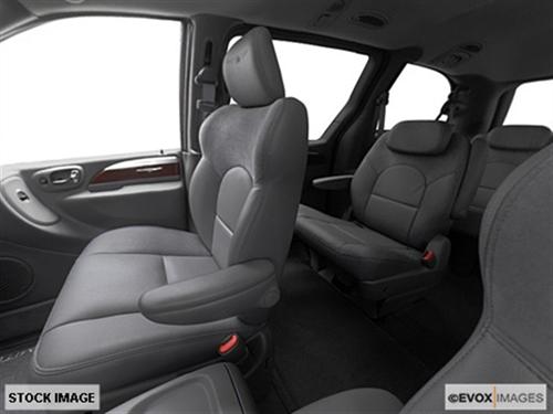 Chrysler Town and Country 2005 photo 2