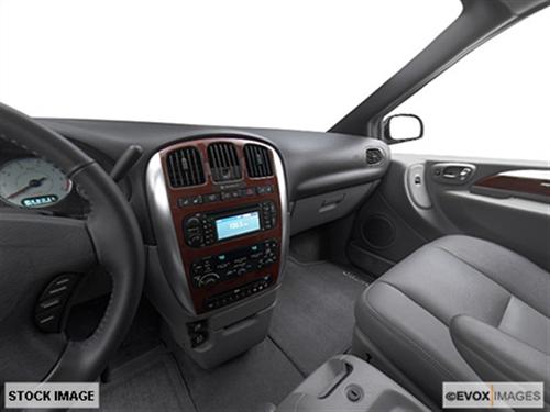 Chrysler Town and Country 2005 photo 3