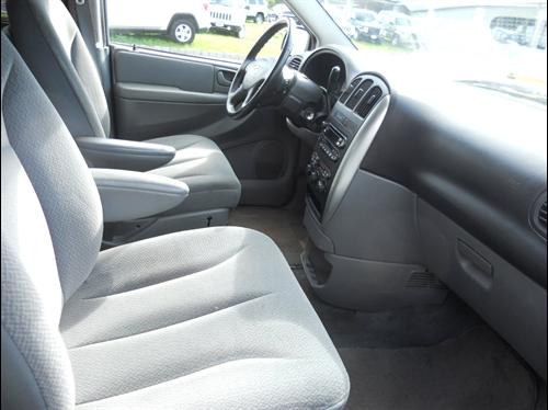 Chrysler Town and Country 2005 photo 1