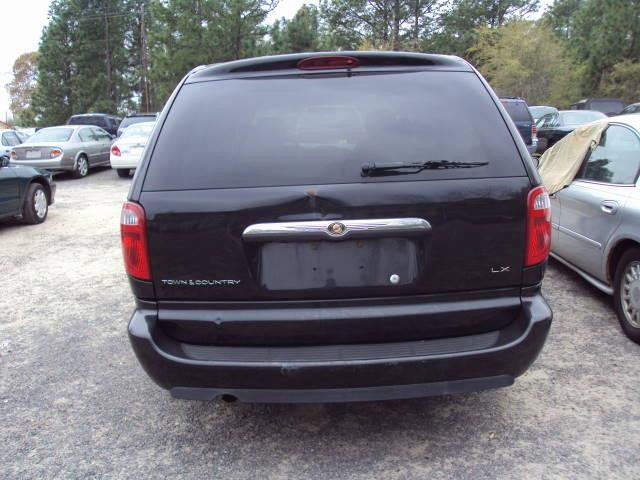 Chrysler Town and Country 2005 photo 3
