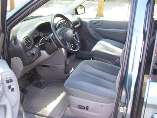 Chrysler Town and Country 2005 photo 3