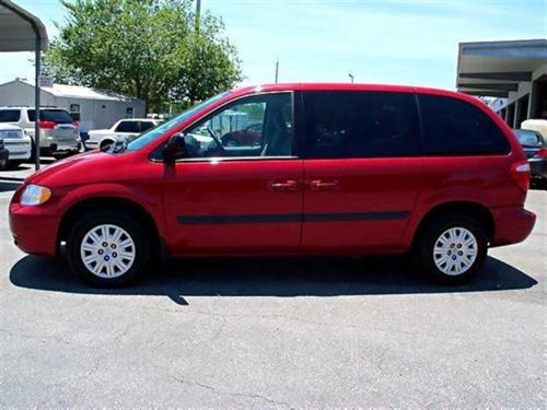 Chrysler Town and Country 2005 photo 2