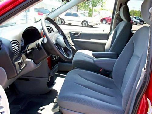 Chrysler Town and Country 2005 photo 4