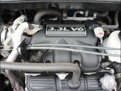 Chrysler Town and Country 2005 photo 1