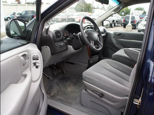 Chrysler Town and Country 2005 photo 4