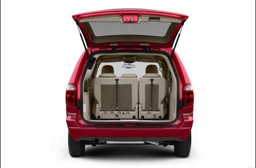 Chrysler Town and Country 2005 photo 1